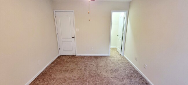 Building Photo - Two Bedroom Two and Half Bath Townhome