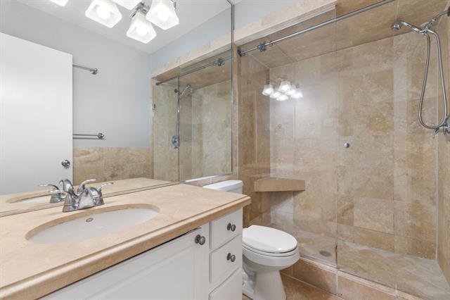 Building Photo - 5928 Sandhurst Ln