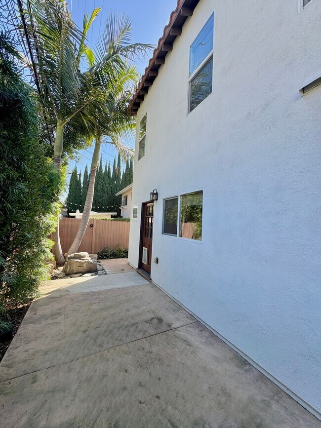 Building Photo - MUST SEE!!!!!