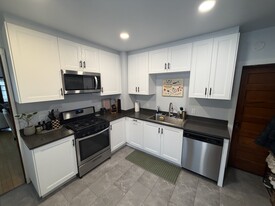 Building Photo - 1819 4th St NE