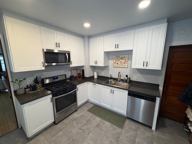 Building Photo - 1819 4th St NE