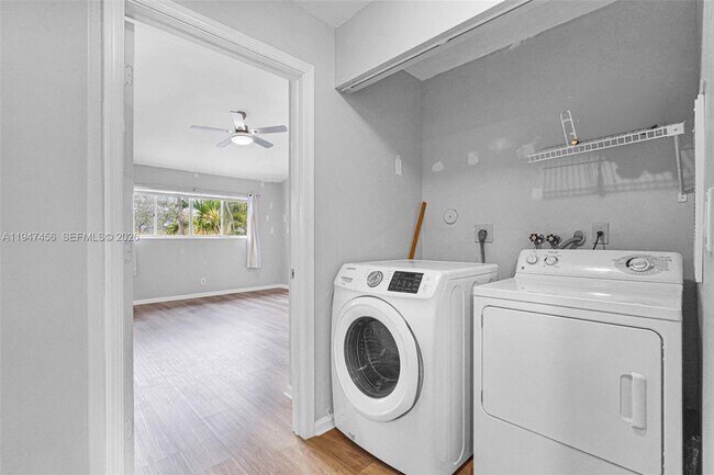 Building Photo - 2149 Discovery Cir W