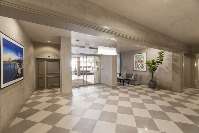 Building Photo - 1118 3rd St