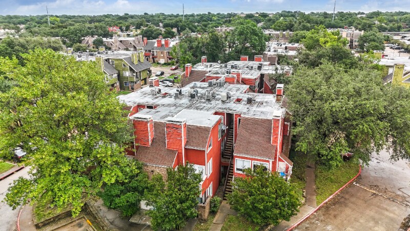 Building Photo - 9805 Walnut St