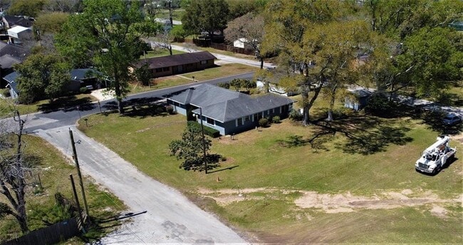 Building Photo - 2601 Holly St