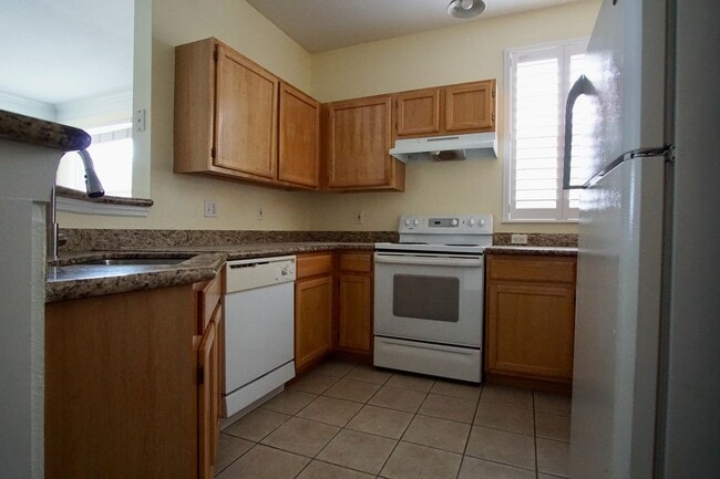 Building Photo - 1 bed Condo Ready to Move in in Kissimmee!!!