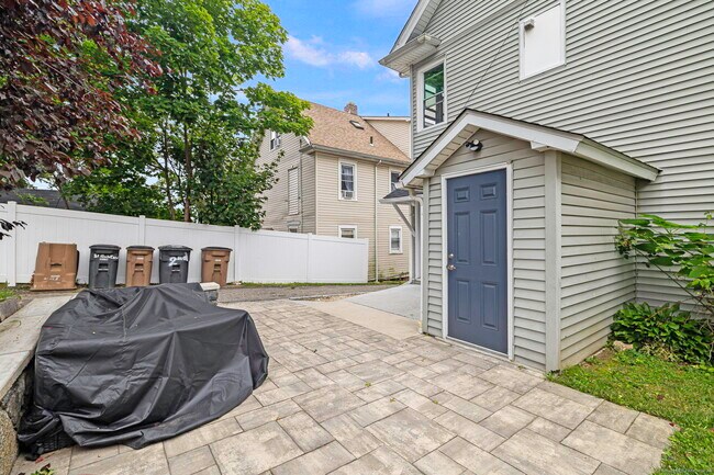 Building Photo - 21 Quintard Terrace