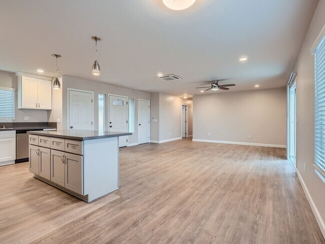 Building Photo - Newer 3 Bedroom House & 2 Bedroom Granny Flat Close to SDSU!!!