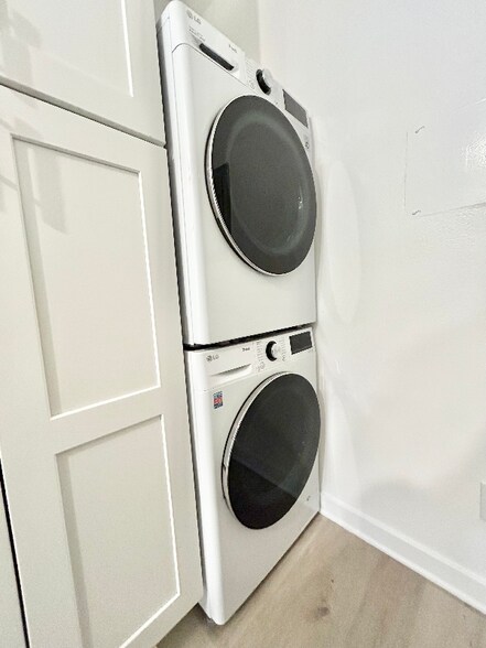 Building Photo - 1849 S Bentley Ave