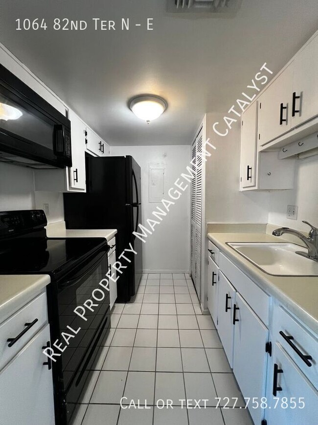 Building Photo - Lovely 1 Bed 1 Bath Condo in St Pete