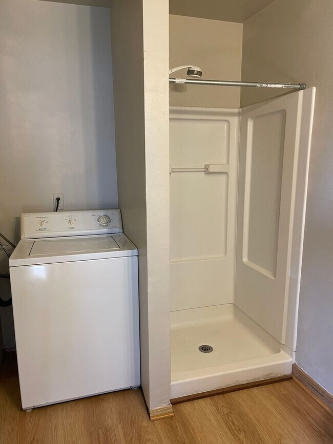 Building Photo - 2503 E Sharp Ave