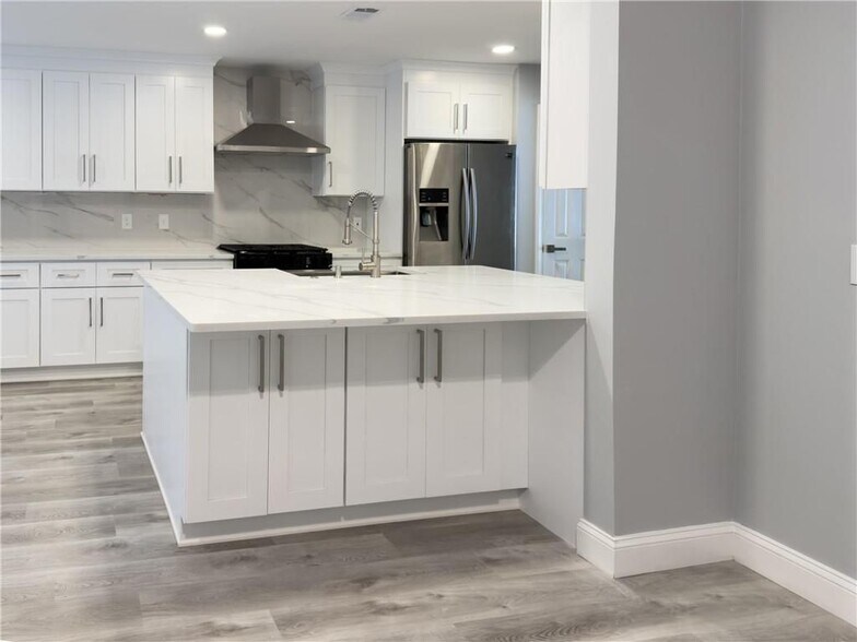 Building Photo - 528 Parkstone Ln