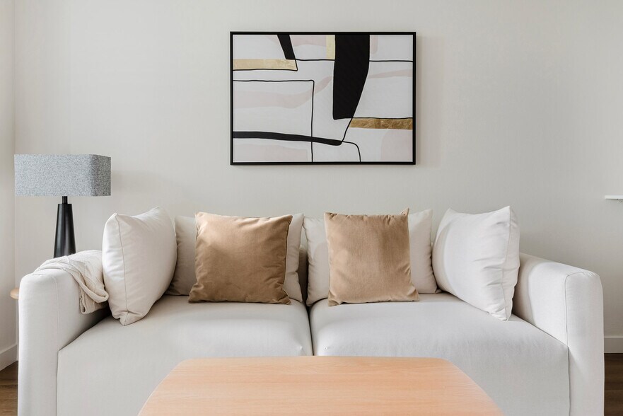 Building Photo - 2333 Calle Del Mundo