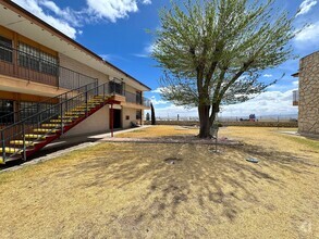 Building Photo - East El Paso Gated - Refrig A/C 2bed Townh...