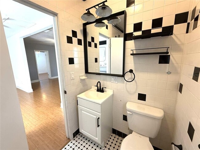 Building Photo - 421 5th Ave NE