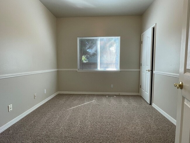 Building Photo - 378 S Winthrop Way