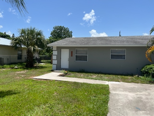 Newly painted and landscaped - 4896 SE Horizon Ave