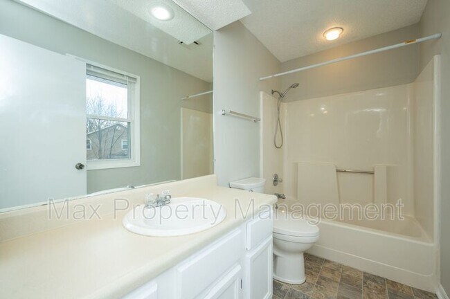 Building Photo - 6943 Brookview Dr