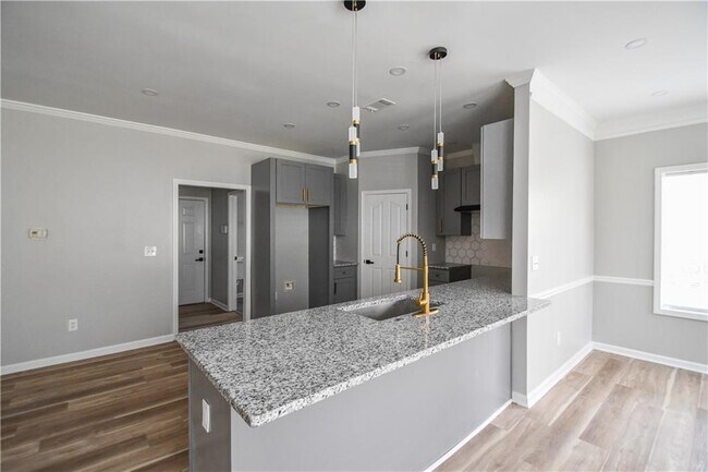 Building Photo - 3338 Sims St