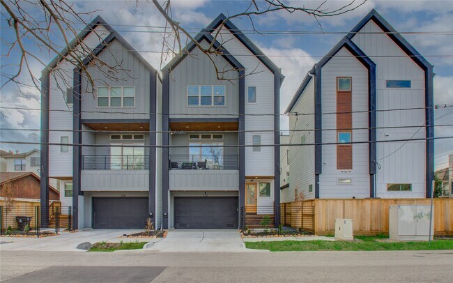 Building Photo - 2315 Sherwin St