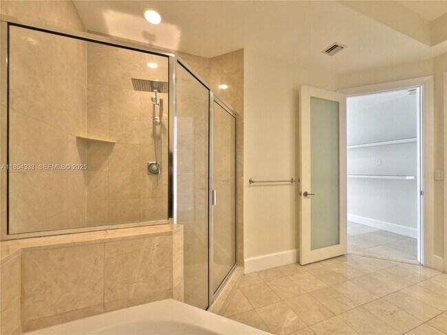 Building Photo - 848 Brickell Key Dr