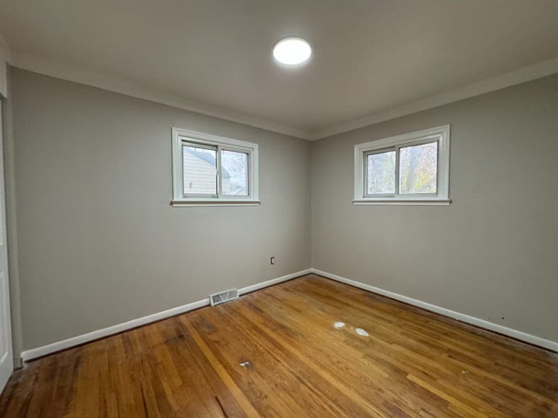 Building Photo - 1202 E George Ave