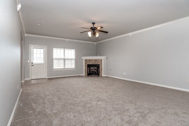 Building Photo - Bentonville Home! (March Move In)