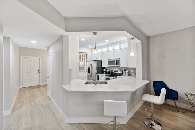 Building Photo - 886 Tanbark Dr