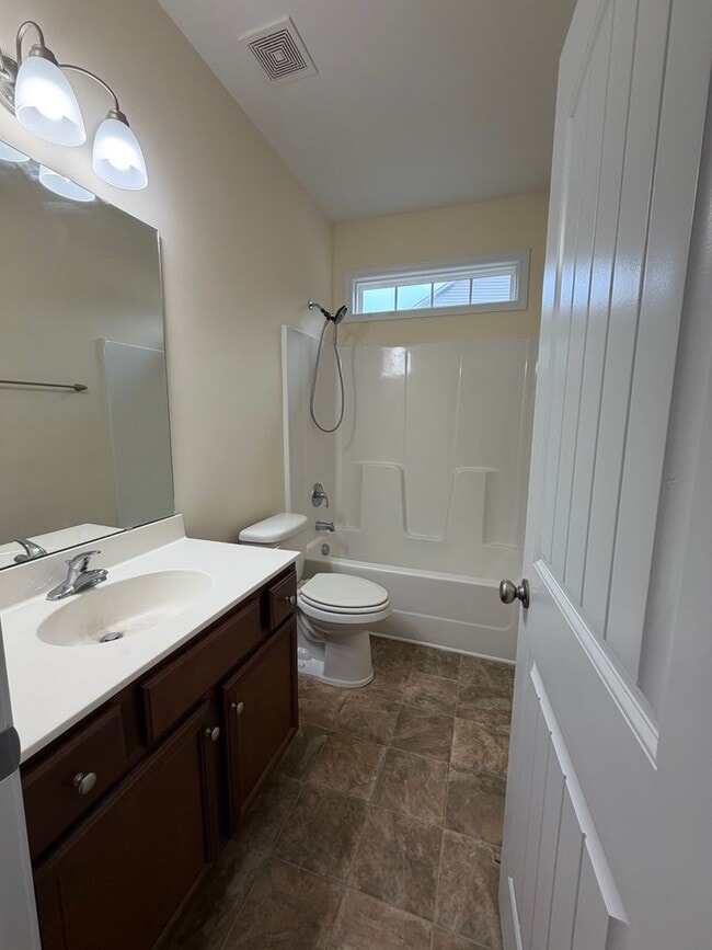 Building Photo - 4 BR Home in Quiet Neighborhood