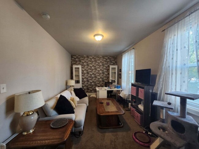 Building Photo - 116 N Church St