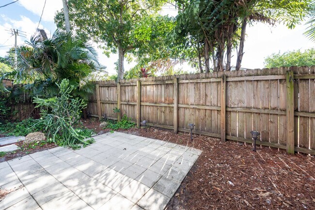 Building Photo - 1240 NW 6th Ave