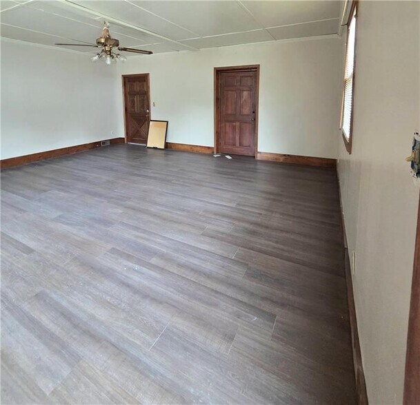 Building Photo - 421 Springside Dr