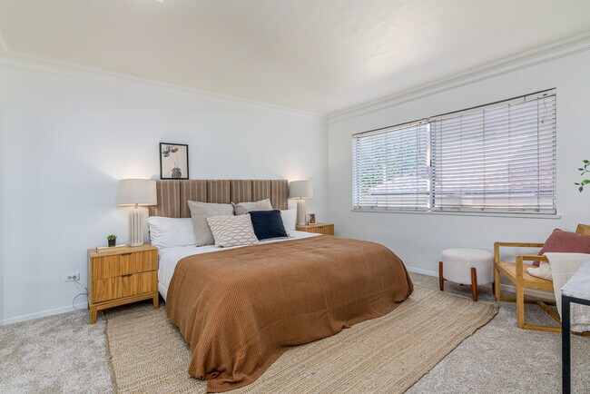 Building Photo - 2260 N Cahuenga Blvd