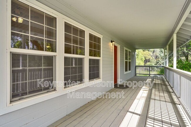 Building Photo - 5456 Oak Leaf Cir