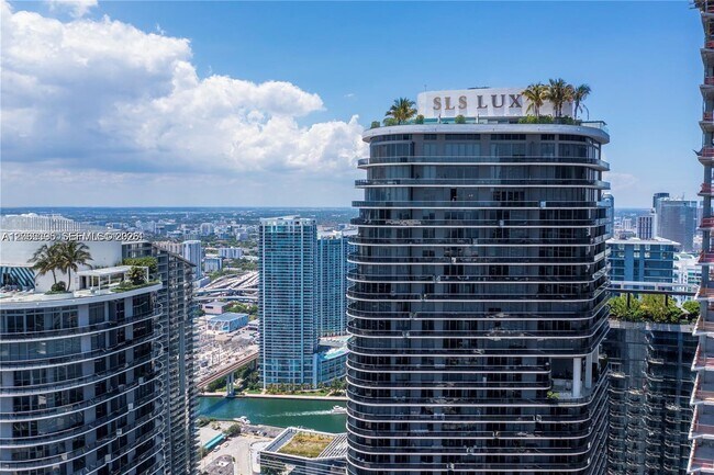 Building Photo - 801 S Miami Ave
