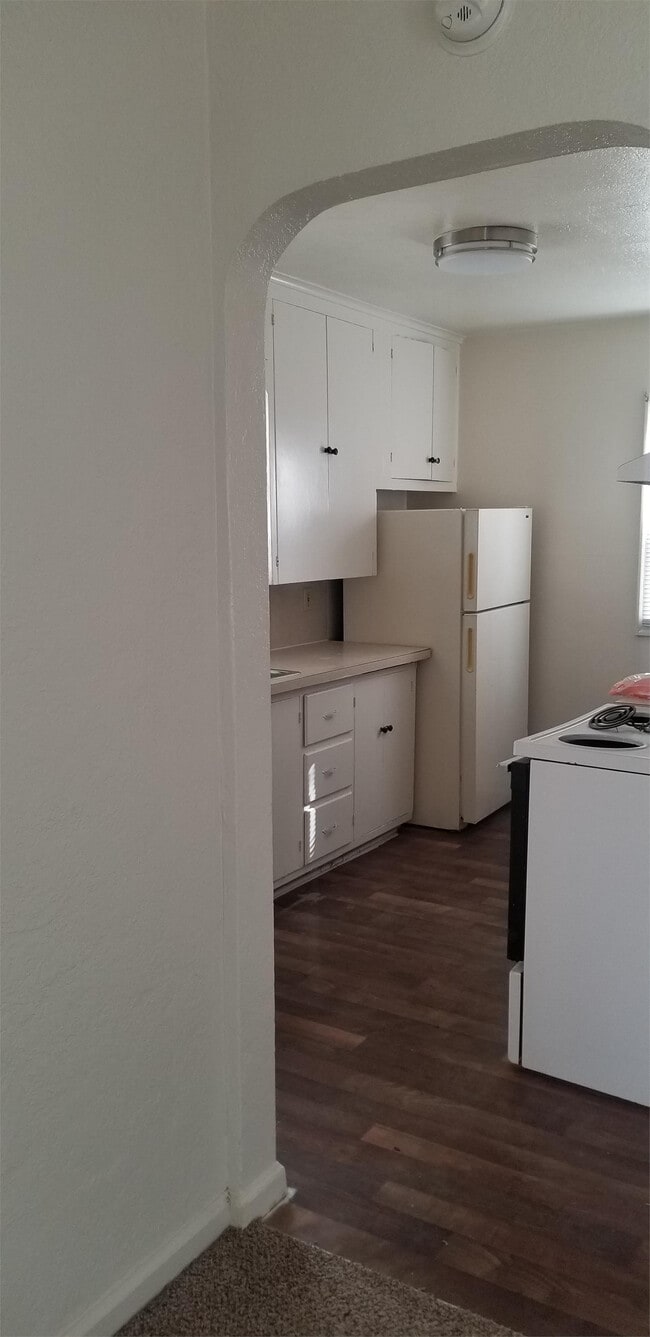 Building Photo - 1010 Garnet St NE