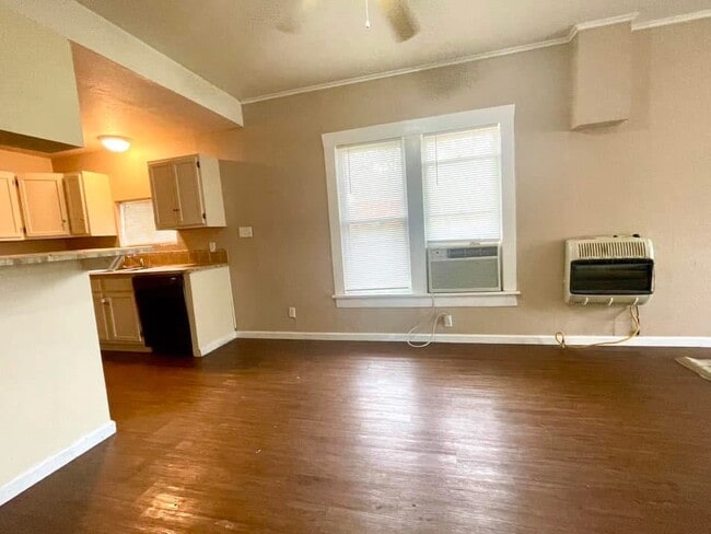 Building Photo - 823 G St NW