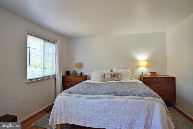 Building Photo - 1450 Greenmont Ct