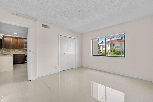 Building Photo - 16491 Blatt Blvd
