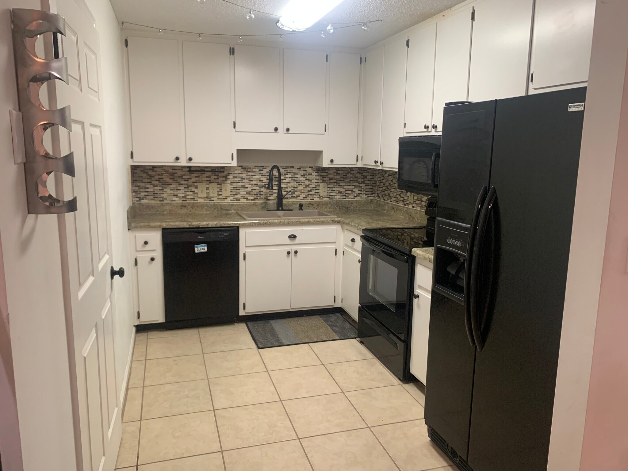 Kitchen - 812 Ashlyn Forest Dr