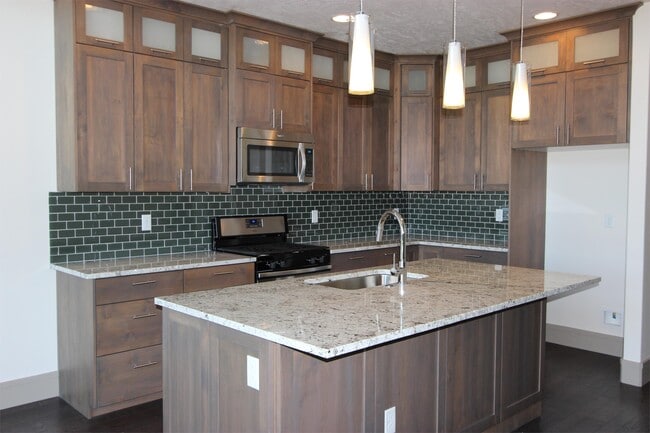 Building Photo - 1271 E Lone Creek Dr