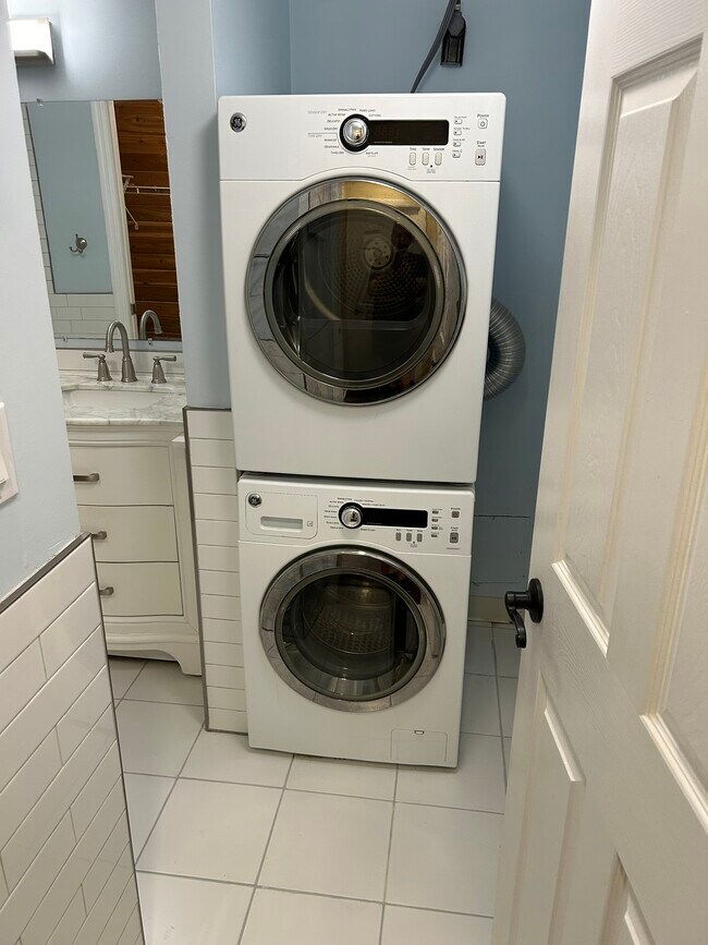 New Washer/Dryer - 1687 Brookhouse Cir