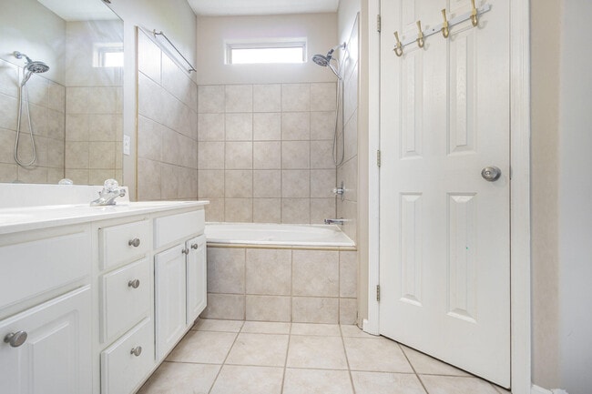 Building Photo - 741 Whispering Brook Trce