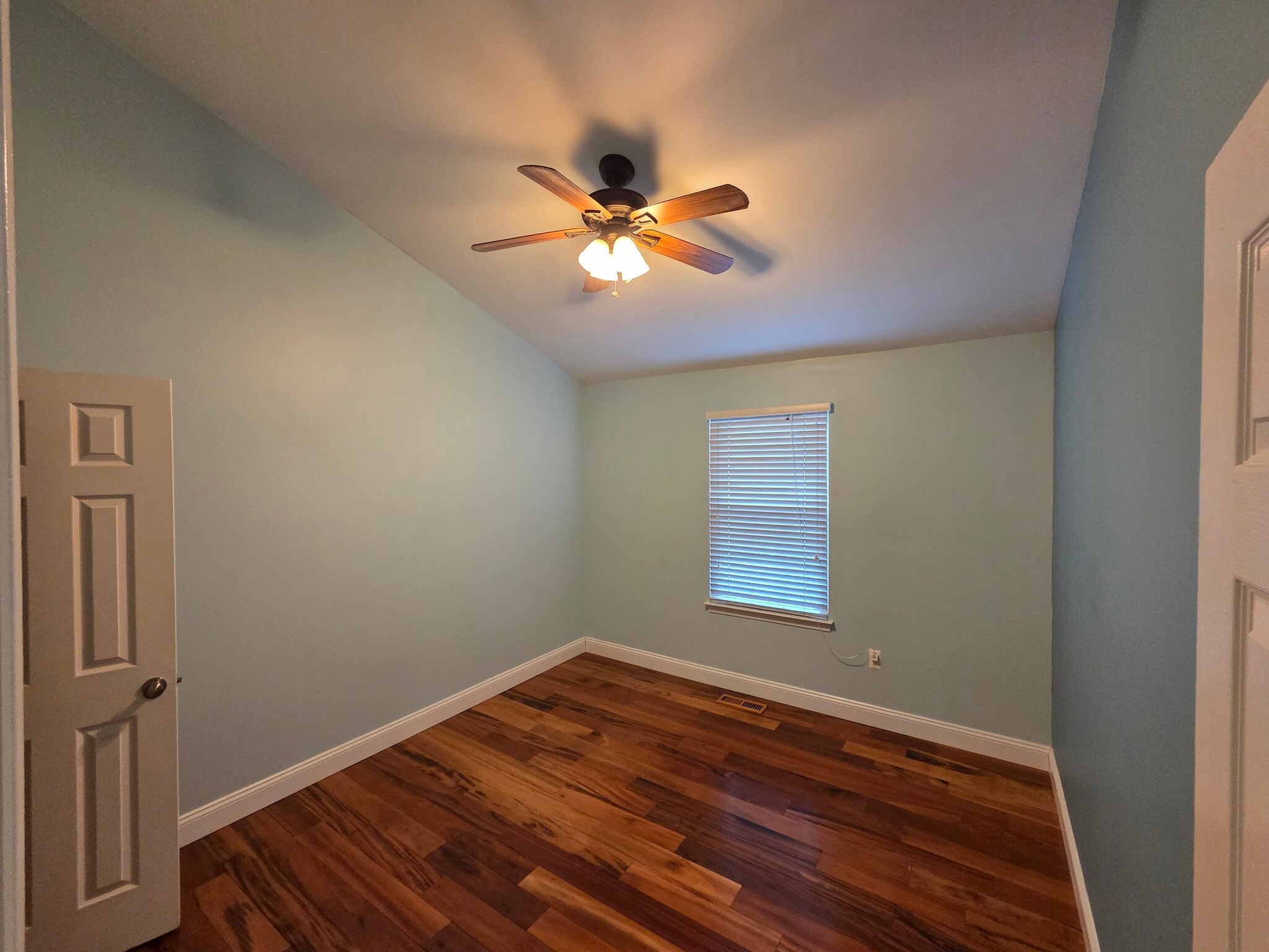 Room 2 - 115 Waltham Ct