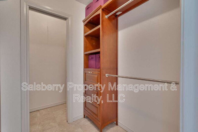 Building Photo - 8511 Westover Ct