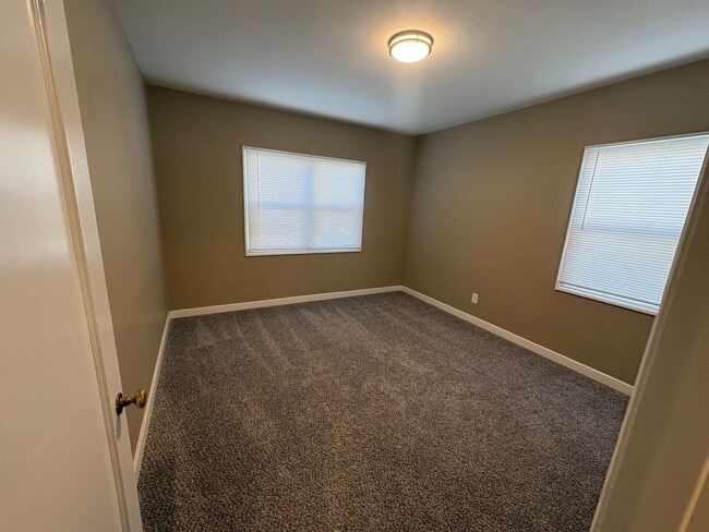 Building Photo - Fully Renovated 3 bed, 2 bath Home