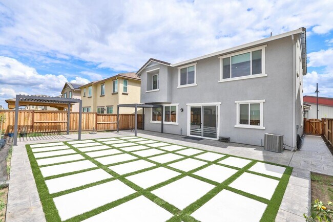 Building Photo - 2887 Penrose Ln