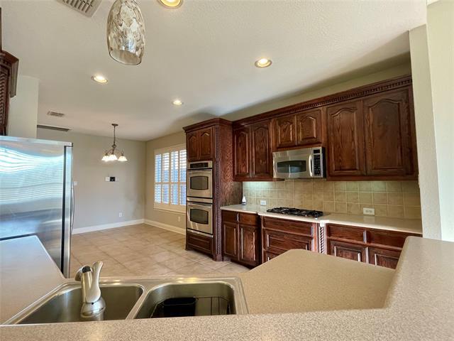Building Photo - 3439 Mayflower Dr