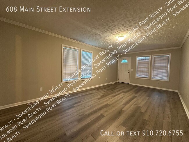 Building Photo - 608 Main St Ext