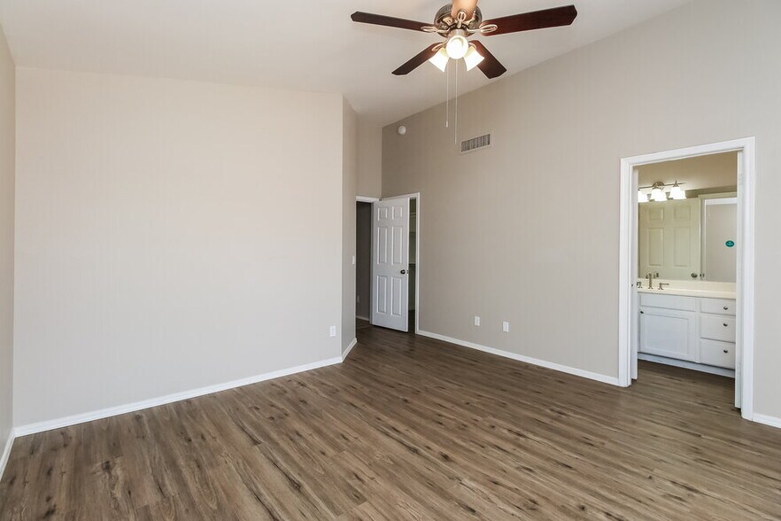 Building Photo - 1702 W Jupiter Way